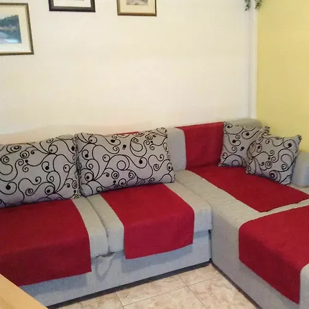 Near Zadar, Croatia, Charming W Terrace & Garden, Short Walk Apartment Petrcane